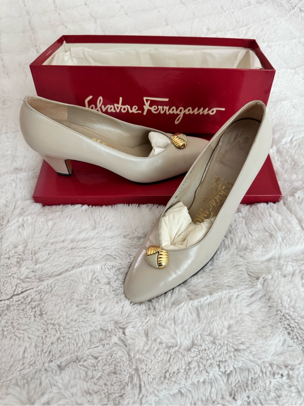 Salvatore Ferragamo Cream Leather Mid-Heel Pumps with Gold Accent